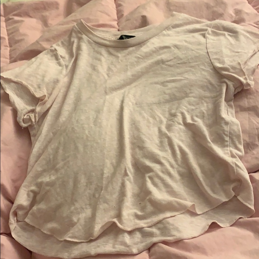 Cropped light pink shirt